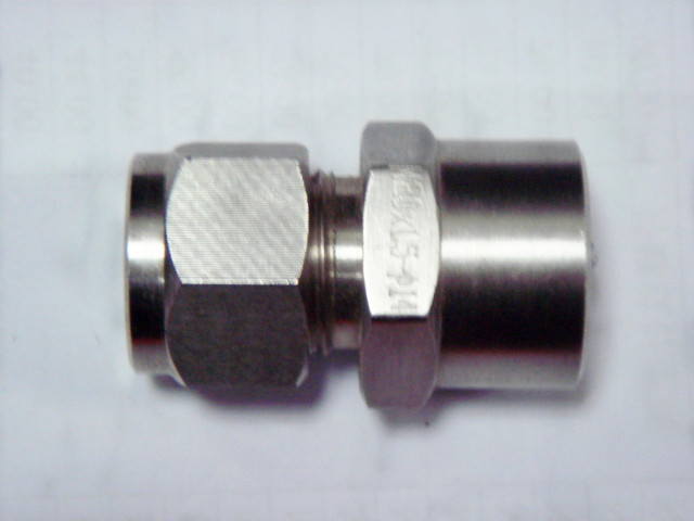 卡套式壓力(li)表直通接頭(tou)