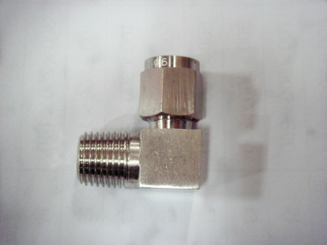 卡套(tào)彎通終端接頭(tou)