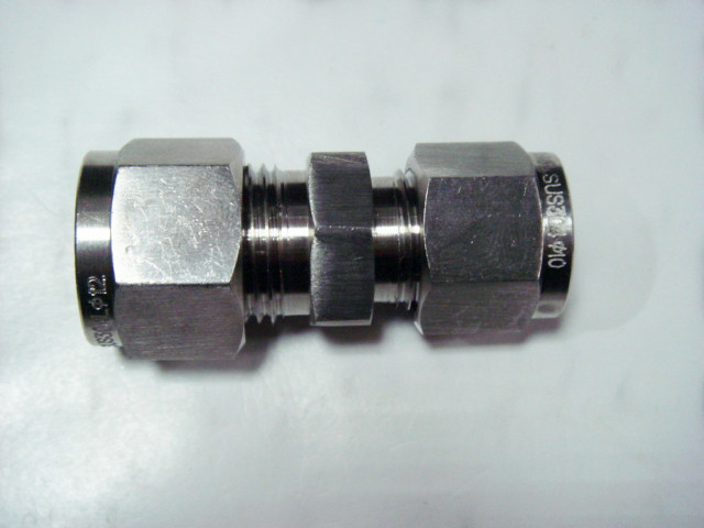 卡套(tào)異徑直通接頭(tóu)